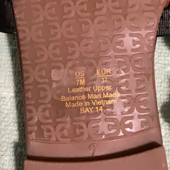 NWOB Sam Edelman Bay 14 Studded Sandals Size 7 Color Black-gold tone studs. - Picture 5 of 5